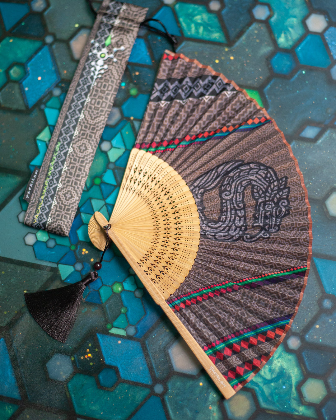 Hand Fan / Bamboo - DRAGONS OF ITAK